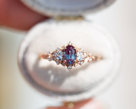 [Oramore Jewelry]Briar rose three stone with oval alexandrite