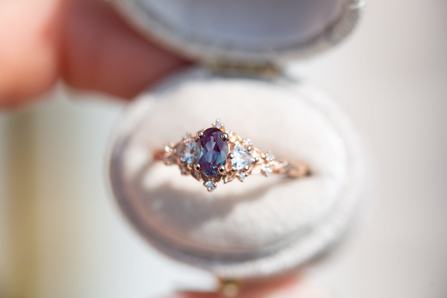 [Oramore Jewelry]Briar rose three stone with oval alexandrite