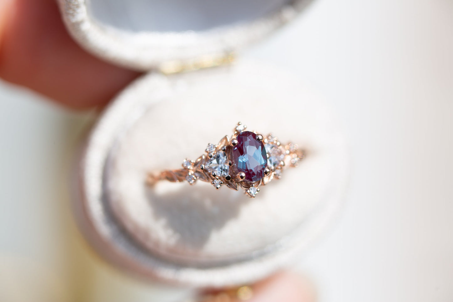 [Oramore Jewelry]Briar rose three stone with oval alexandrite