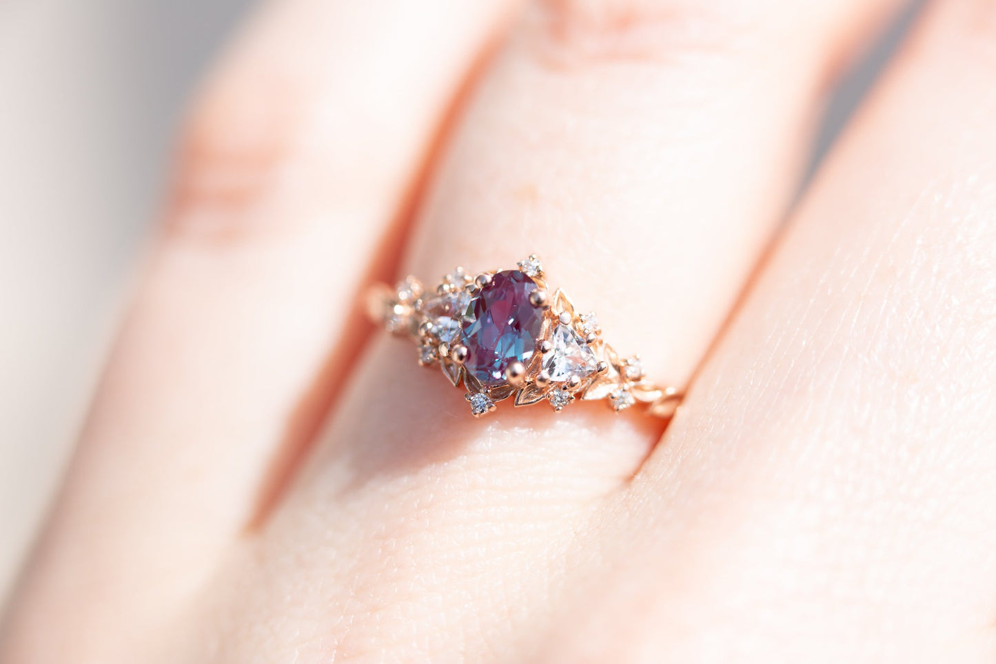[Oramore Jewelry]Briar rose three stone with oval alexandrite