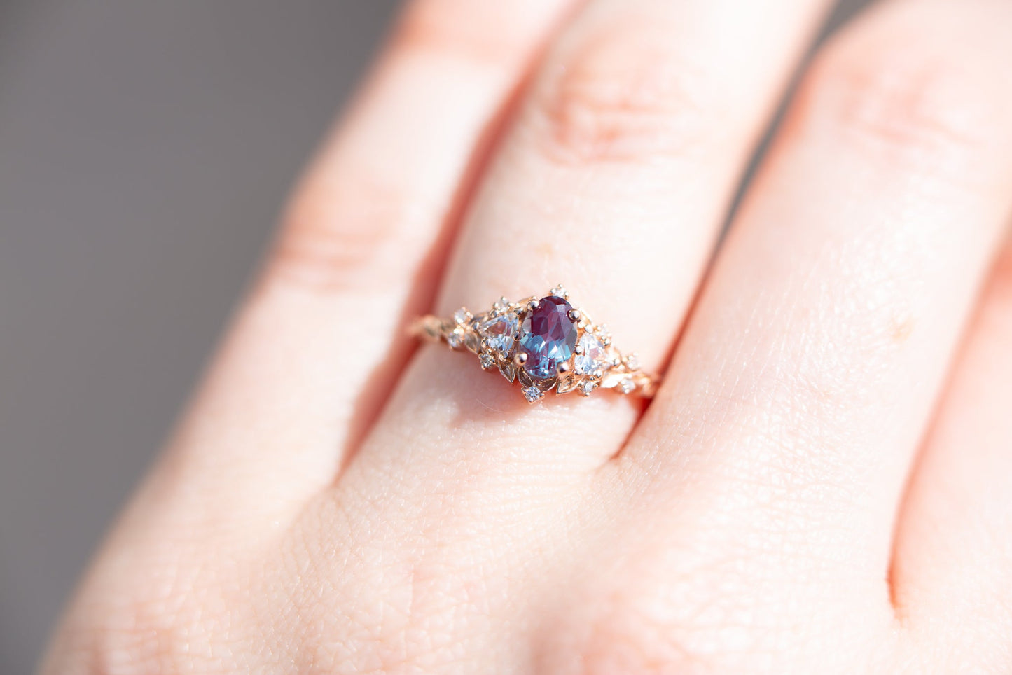 [Oramore Jewelry]Briar rose three stone with oval alexandrite