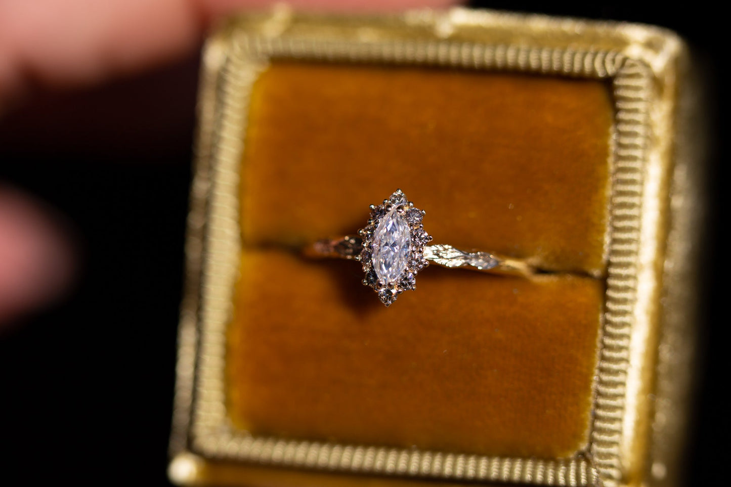 [Oramore Jewelry]Midsummer Petite setting with marquise center and champagne diamonds
