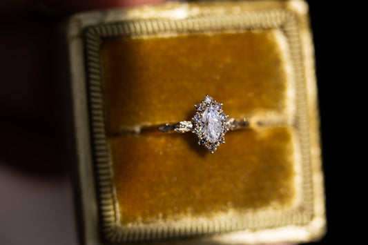 [Oramore Jewelry]Midsummer Petite setting with marquise center and champagne diamonds