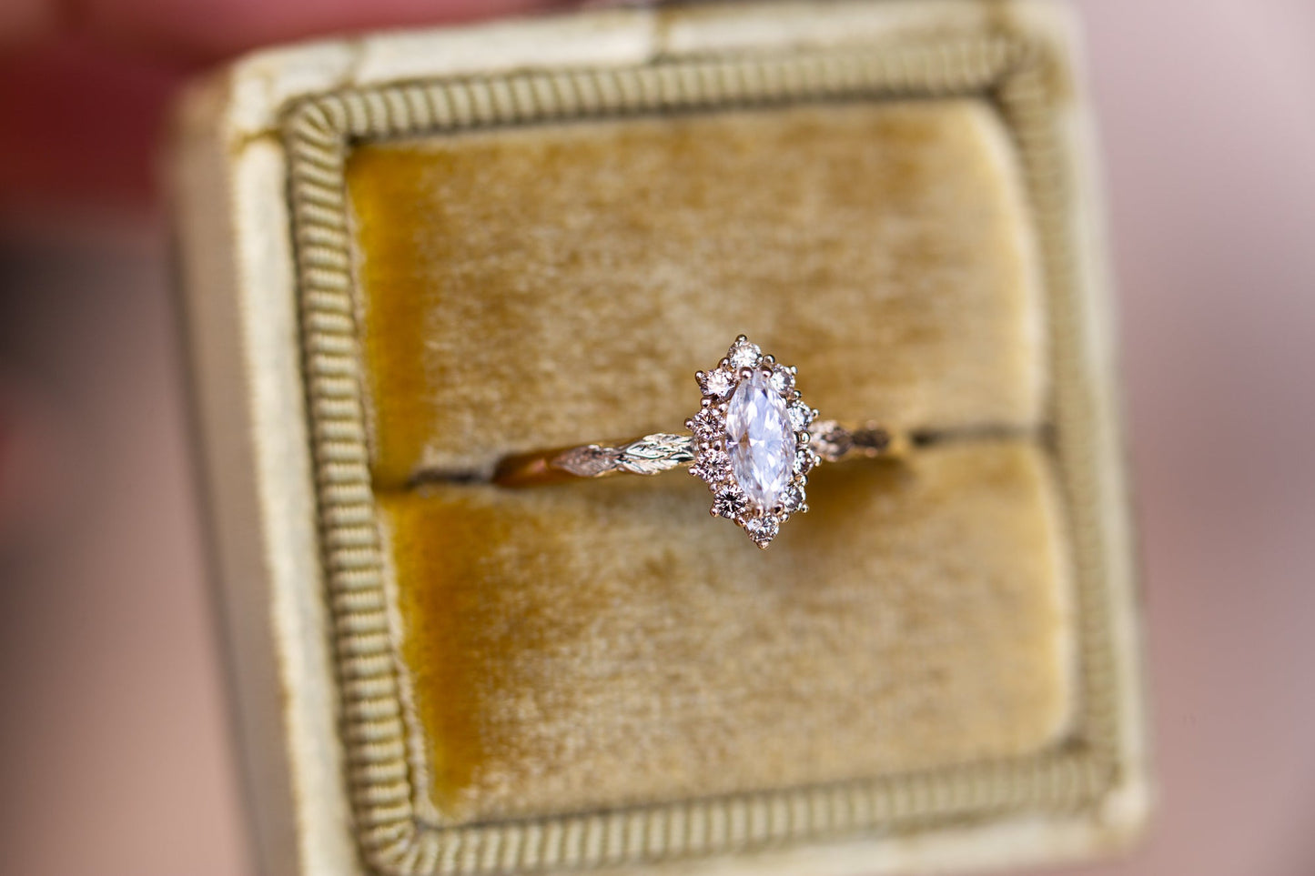 [Oramore Jewelry]Midsummer Petite setting with marquise center and champagne diamonds
