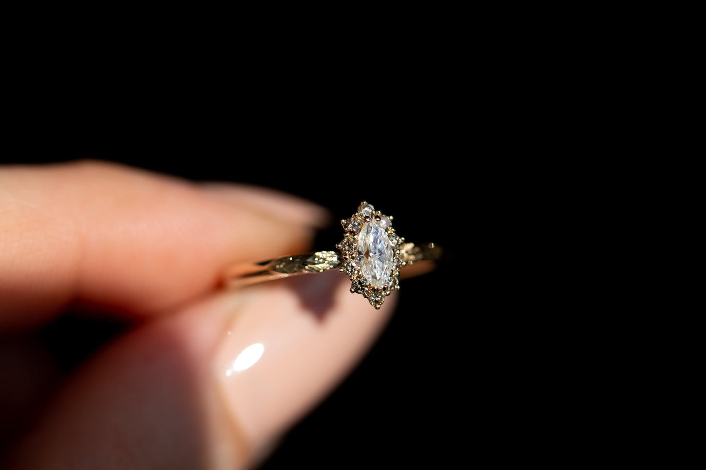 [Oramore Jewelry]Midsummer Petite setting with marquise center and champagne diamonds
