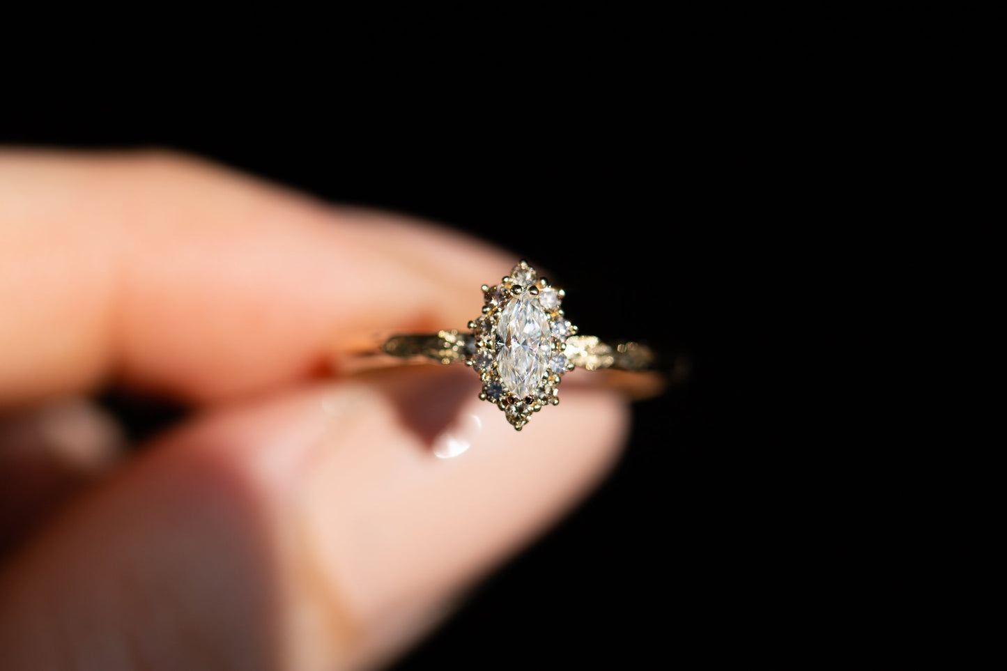 [Oramore Jewelry]Midsummer Petite setting with marquise center and champagne diamonds