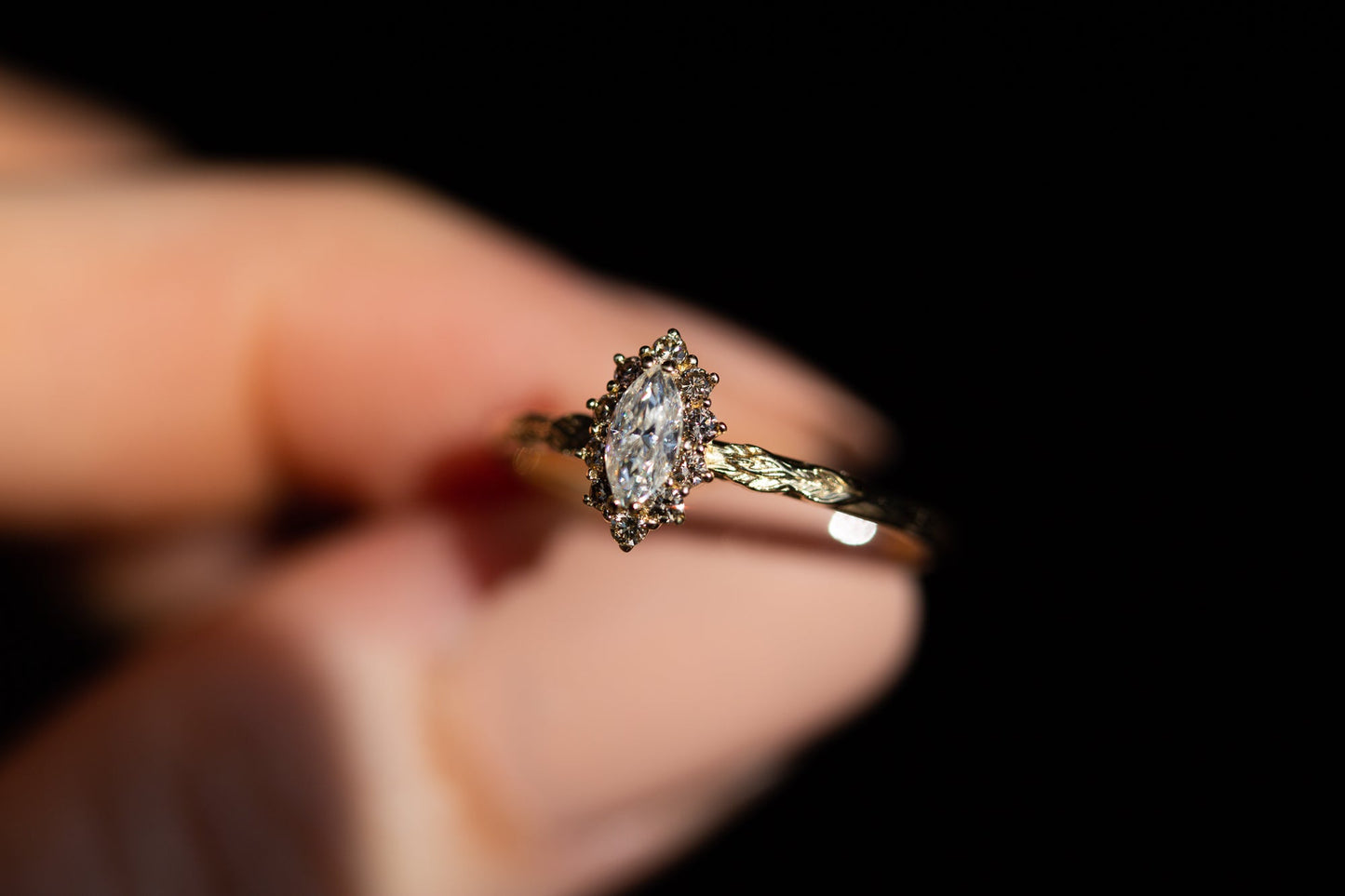 [Oramore Jewelry]Midsummer Petite setting with marquise center and champagne diamonds