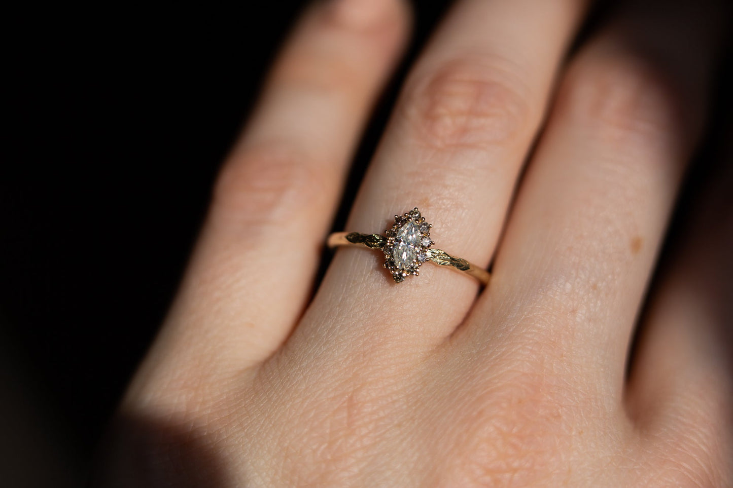 [Oramore Jewelry]Midsummer Petite setting with marquise center and champagne diamonds