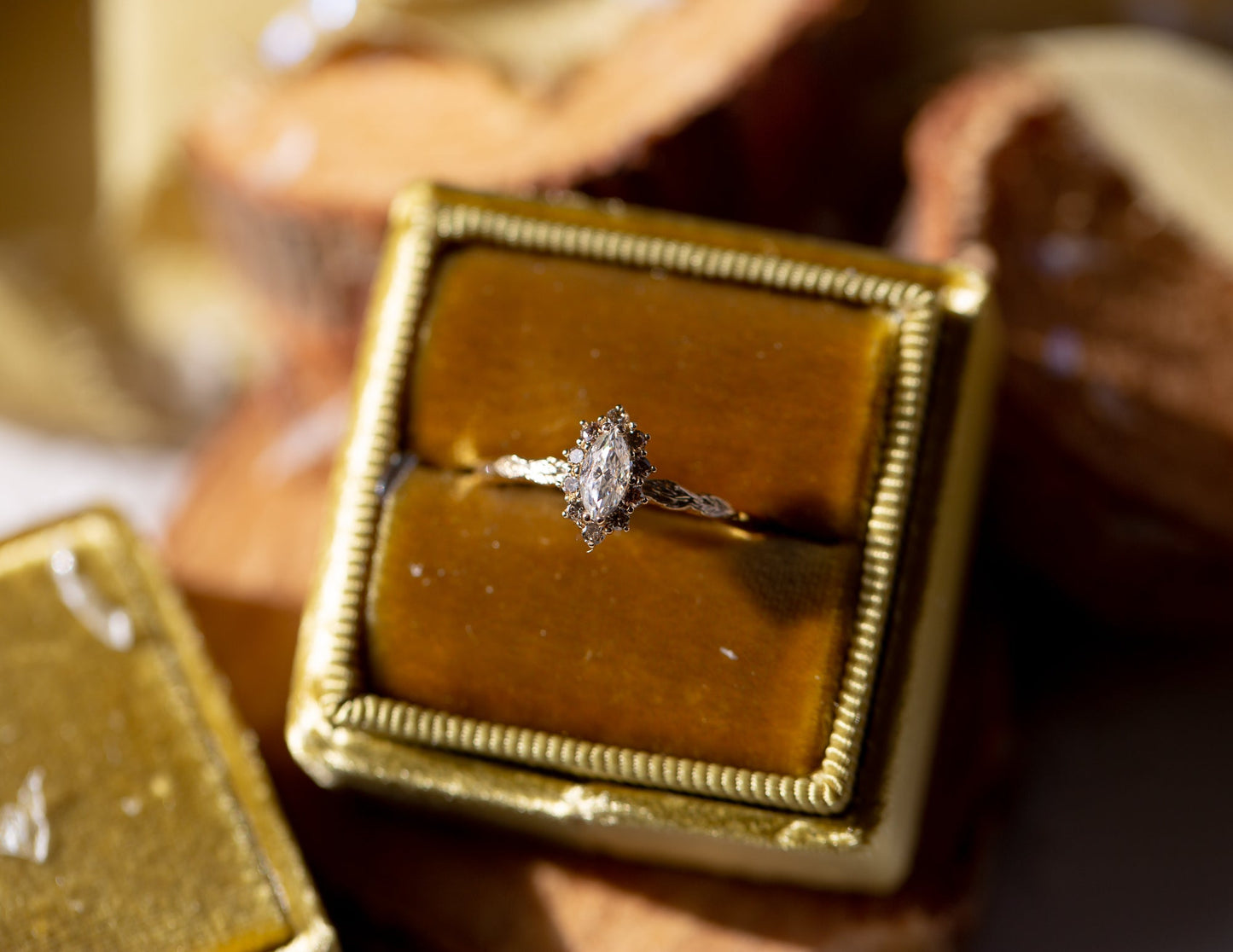 [Oramore Jewelry]Midsummer Petite setting with marquise center and champagne diamonds