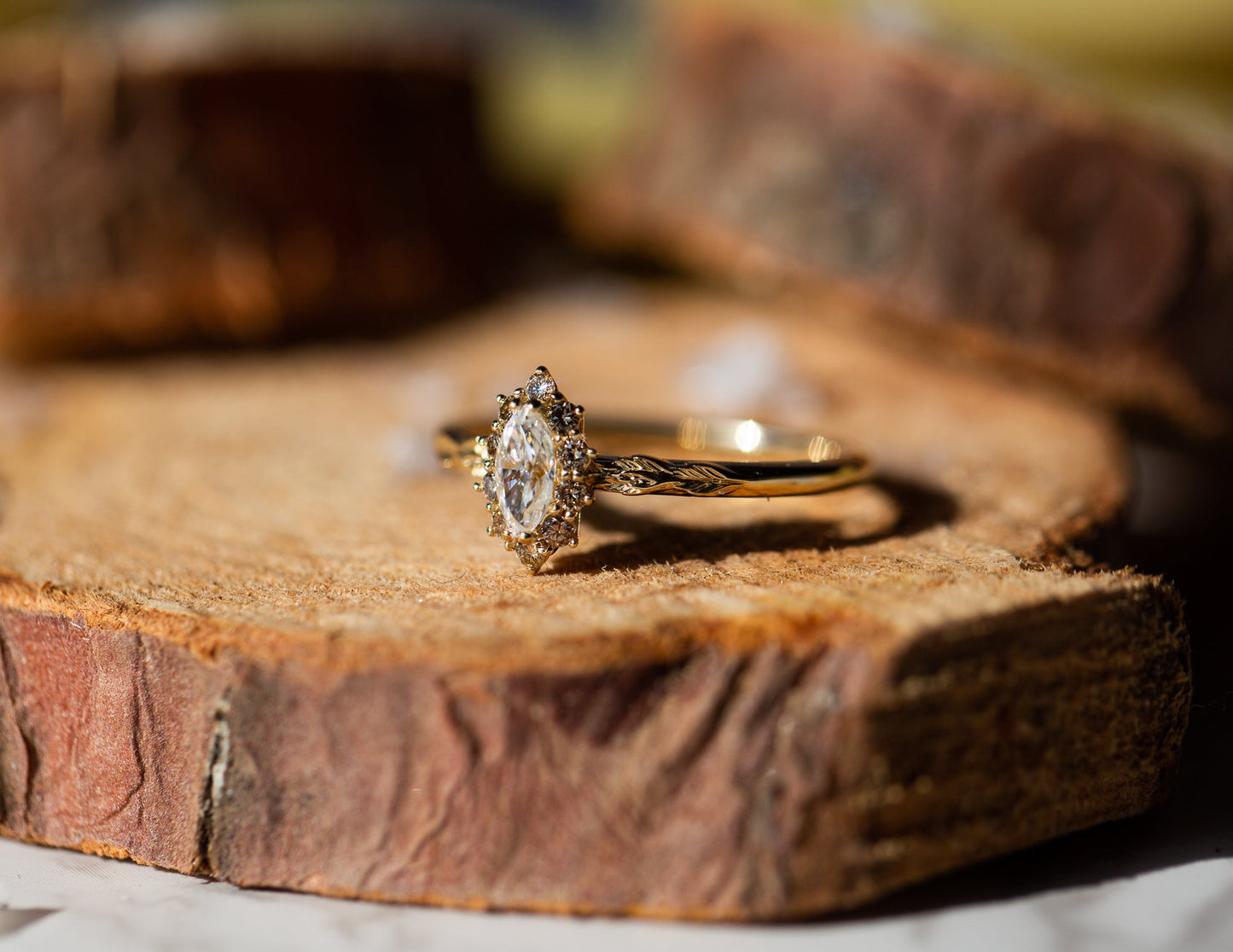 [Oramore Jewelry]Midsummer Petite setting with marquise center and champagne diamonds