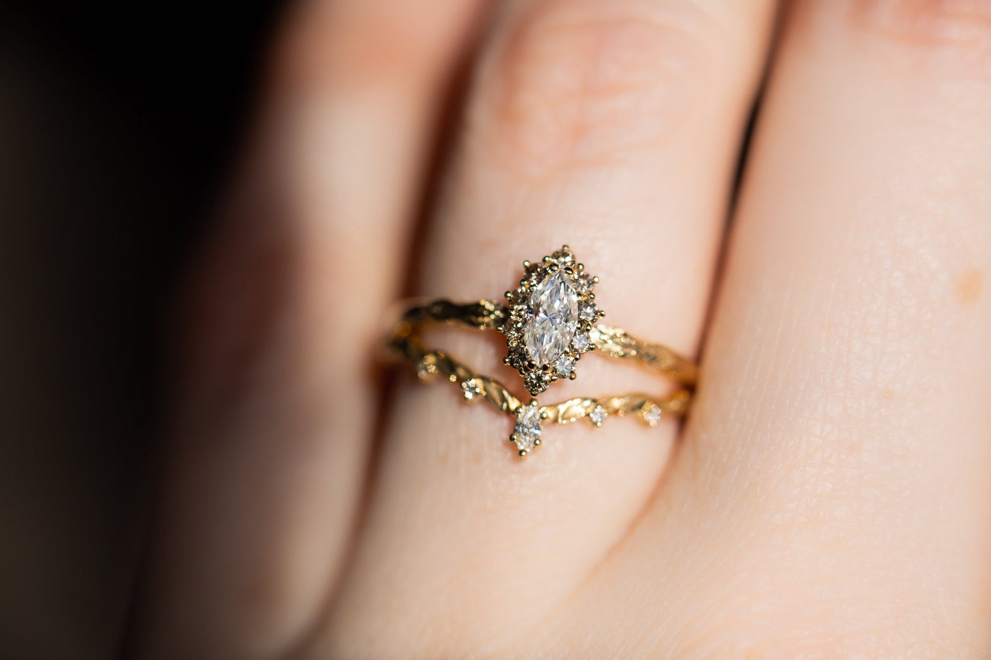 [Oramore Jewelry]Midsummer Petite setting with marquise center and champagne diamonds