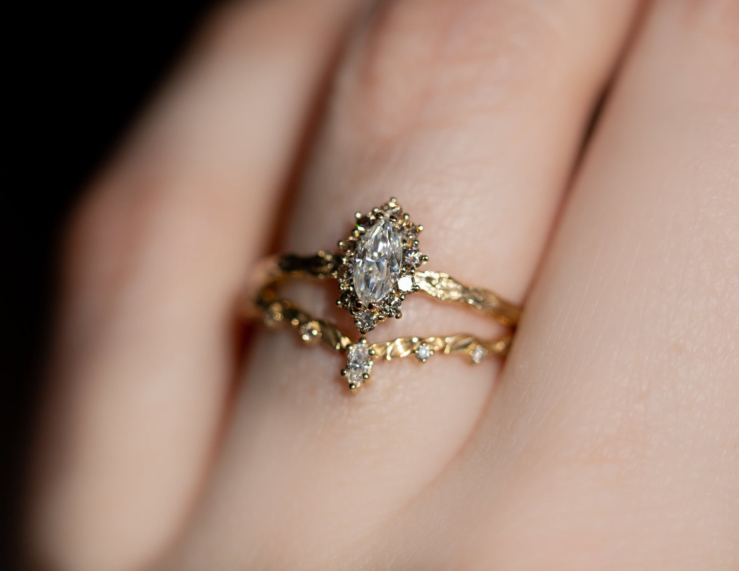 [Oramore Jewelry]Midsummer Petite setting with marquise center and champagne diamonds