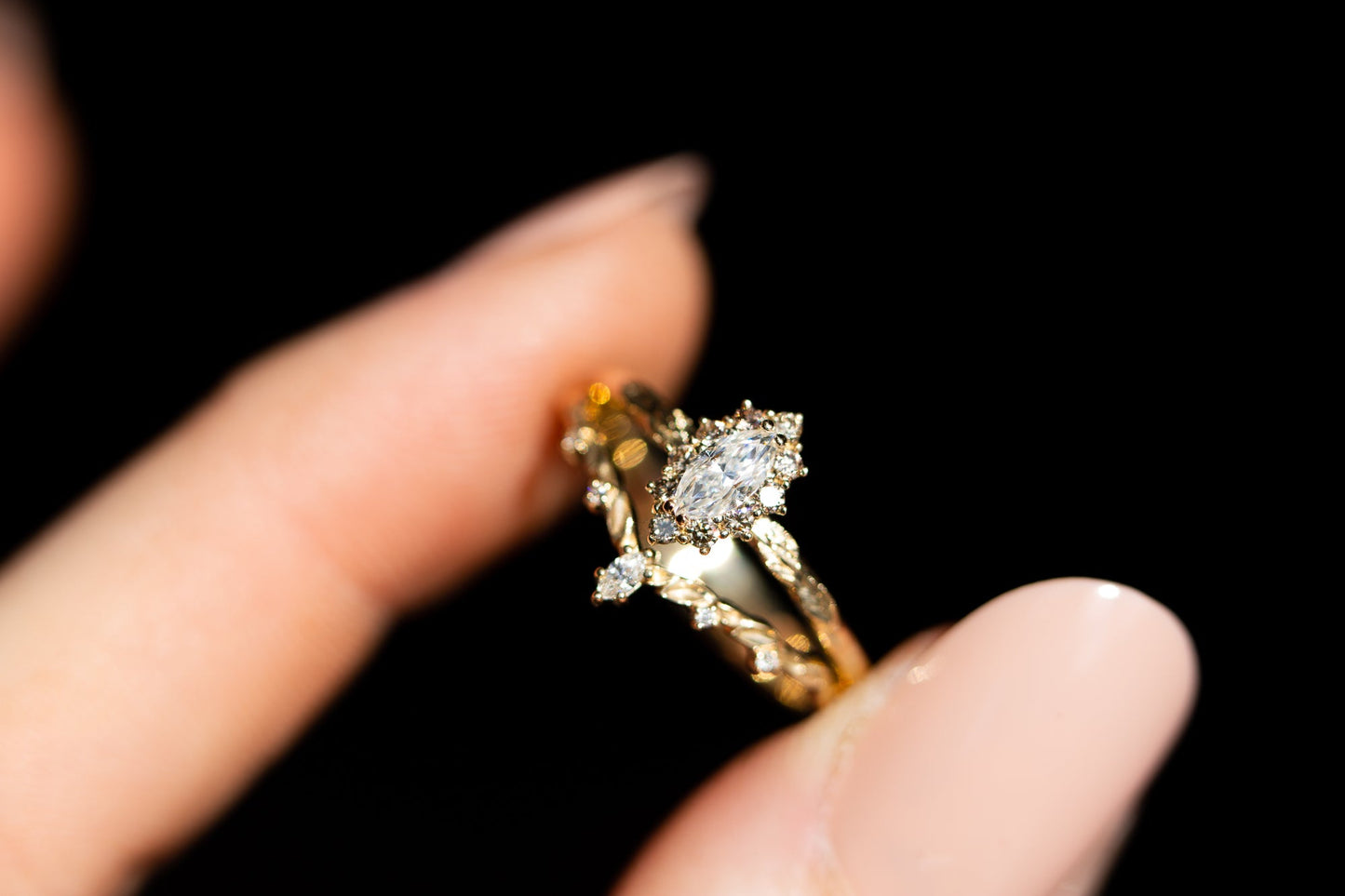 [Oramore Jewelry]Midsummer Petite setting with marquise center and champagne diamonds