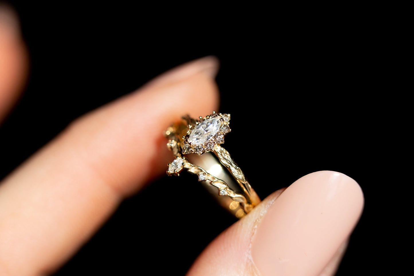 [Oramore Jewelry]Midsummer Petite setting with marquise center and champagne diamonds