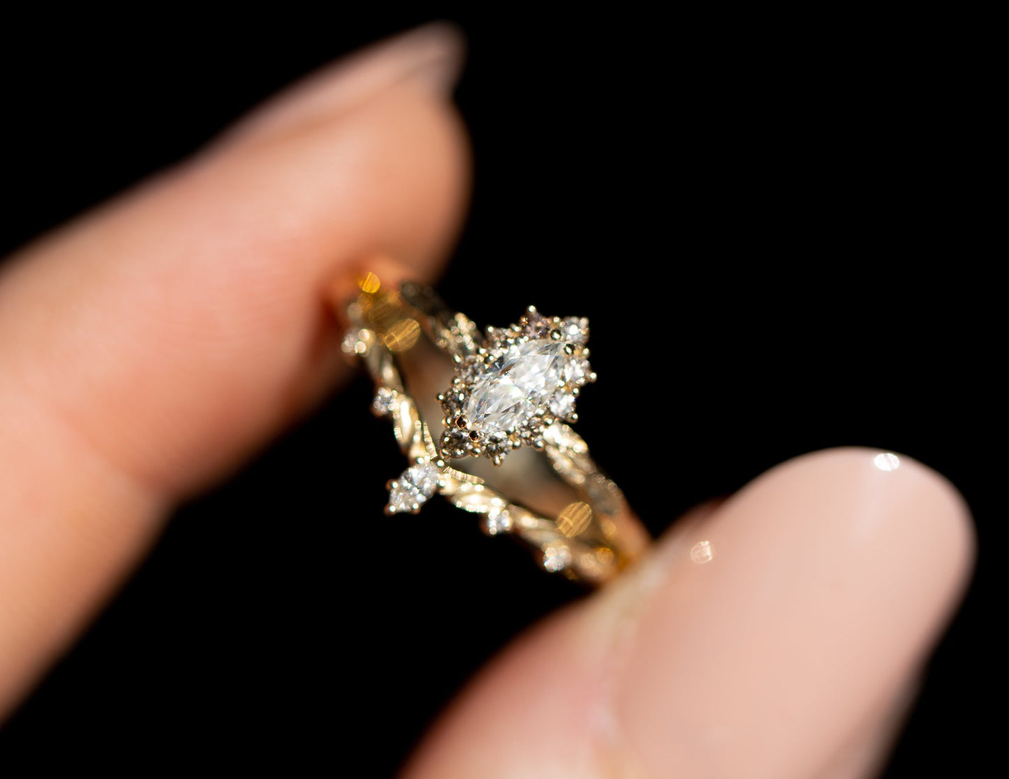 [Oramore Jewelry]Midsummer Petite setting with marquise center and champagne diamonds