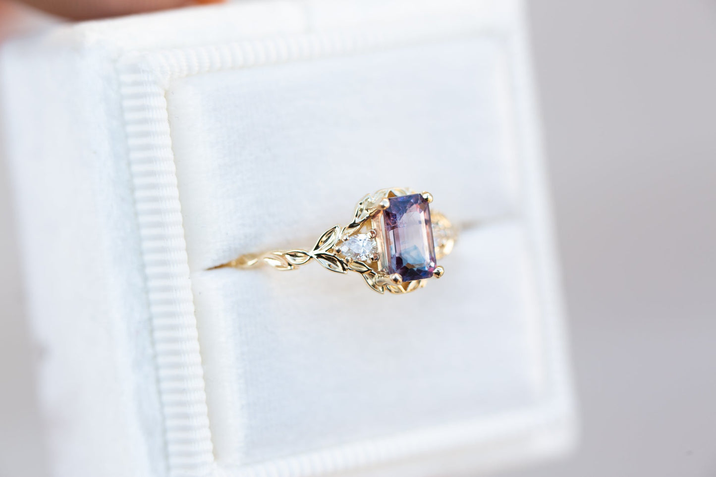 [Oramore Jewelry]Wisteria setting with bi color pink purple sapphire center stone