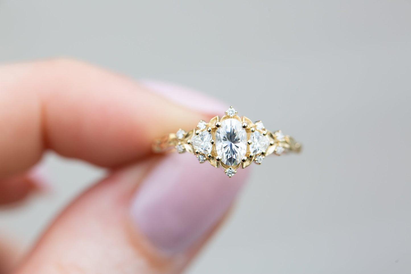 [Oramore Jewelry]Briar rose three stone with oval moissanite (fairy queen ring)