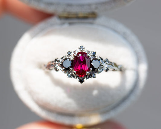 [Oramore Jewelry]Briar rose three stone with ruby and black diamonds