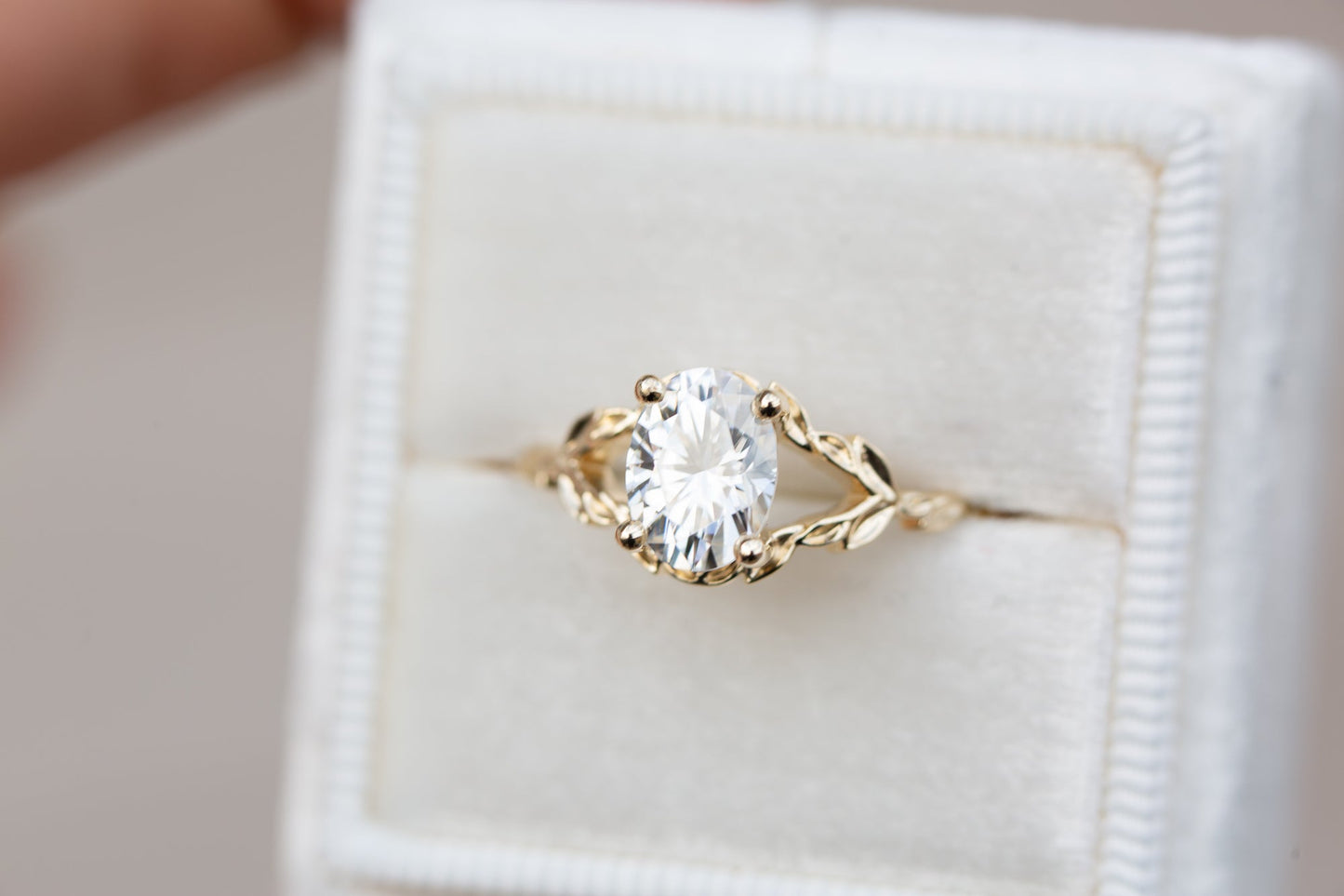 [Oramore Jewelry]The wisteria solitaire with oval moissanite