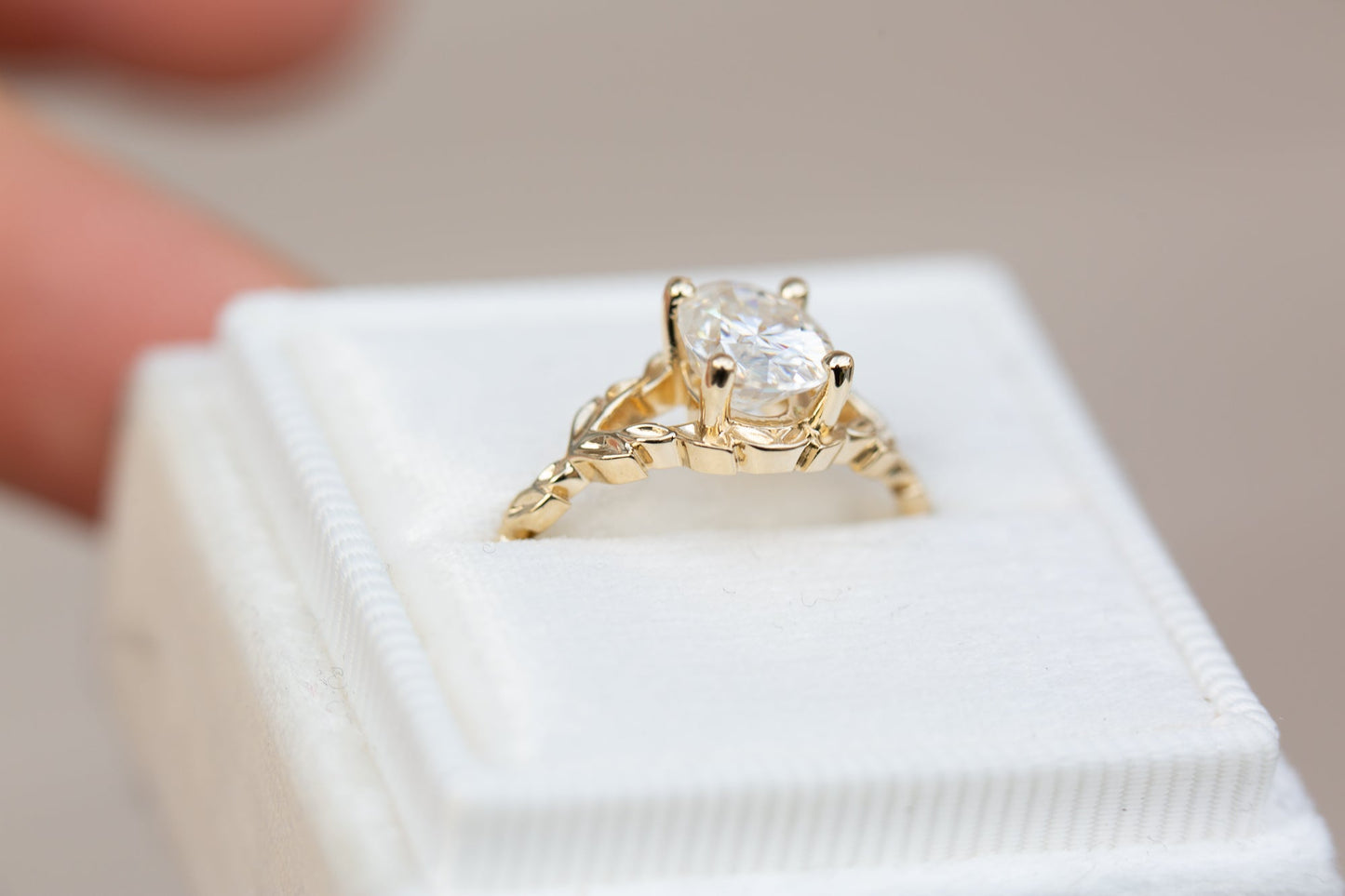 [Oramore Jewelry]The wisteria solitaire with oval moissanite