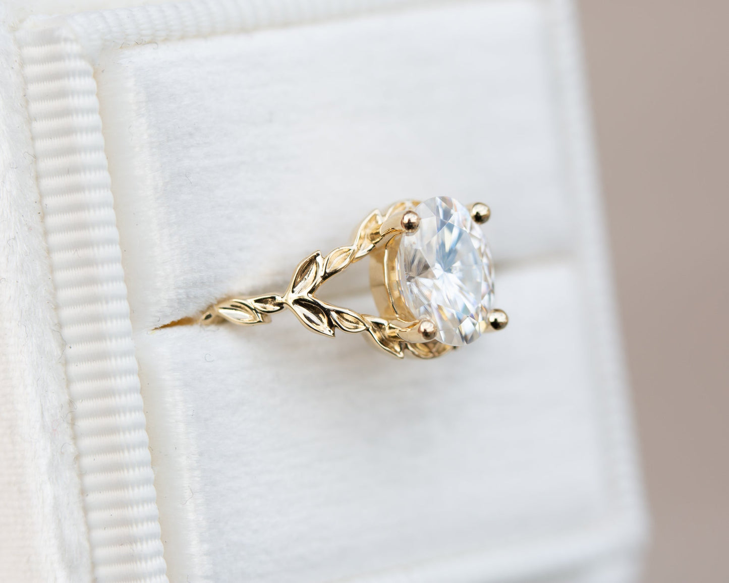 [Oramore Jewelry]The wisteria solitaire with oval moissanite