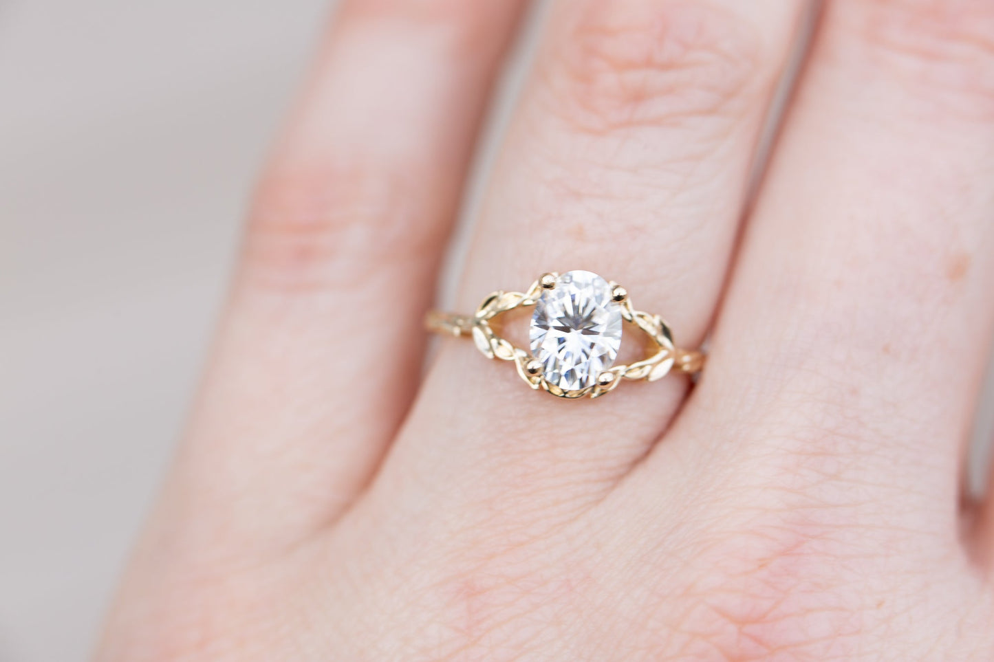 [Oramore Jewelry]The wisteria solitaire with oval moissanite