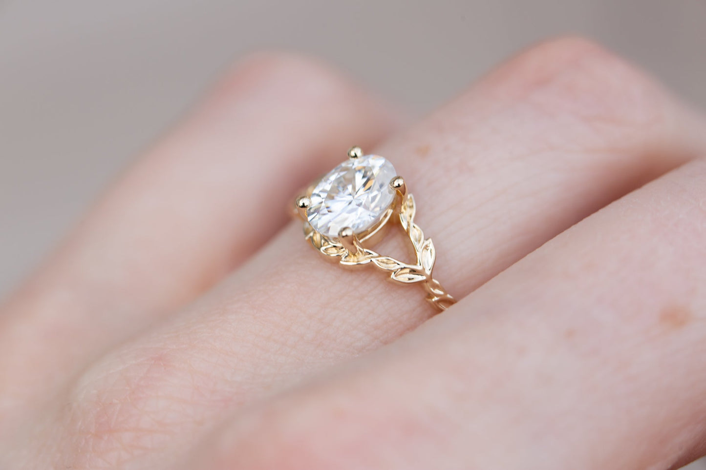 [Oramore Jewelry]The wisteria solitaire with oval moissanite