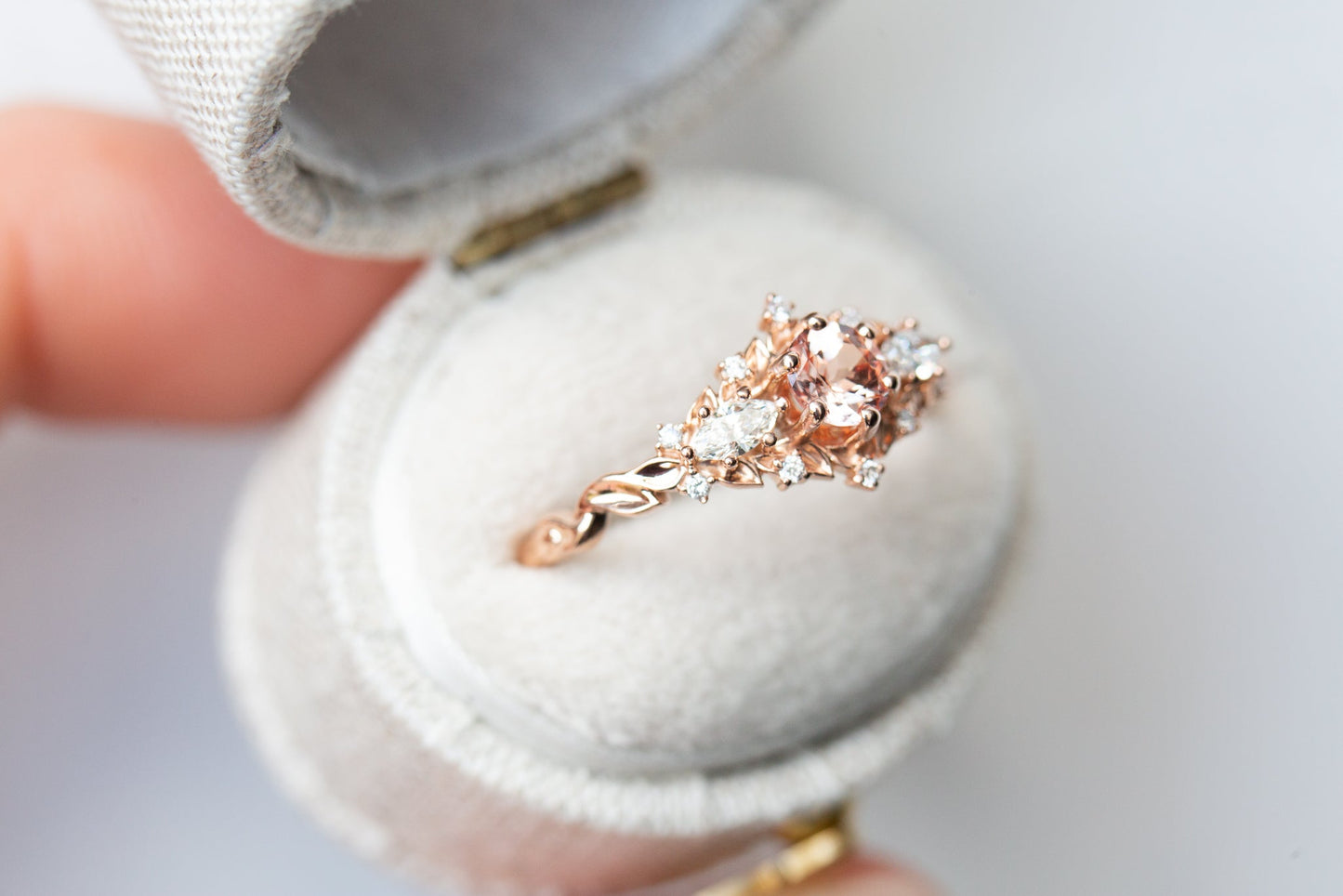 [Oramore Jewelry]Briar rose three stone with round lab peach sapphire
