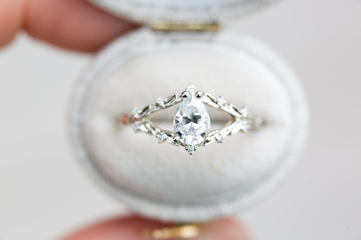 [Oramore Jewelry]Briar rose with pear moissanite