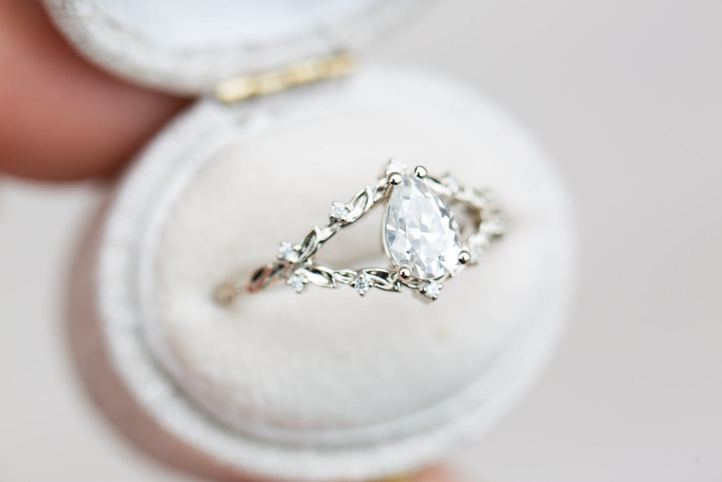 [Oramore Jewelry]Briar rose with pear moissanite