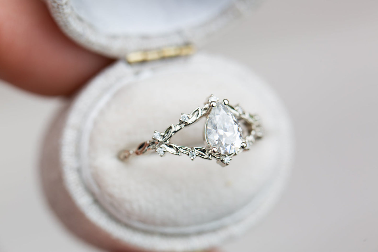 [Oramore Jewelry]Briar rose with pear moissanite
