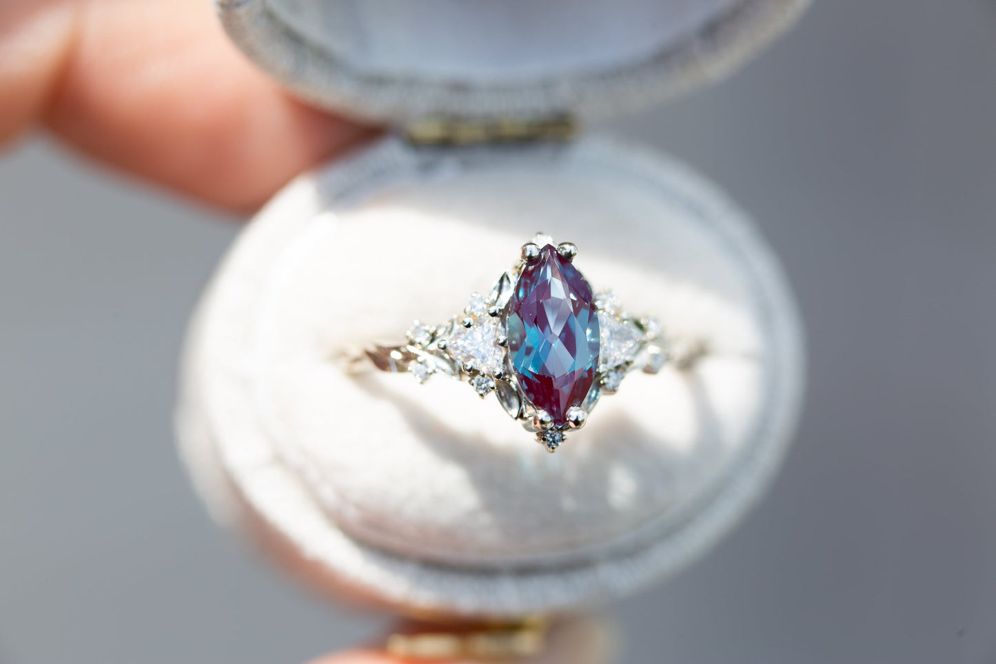 [Oramore Jewelry]Briar rose three stone with marquise alexandrite