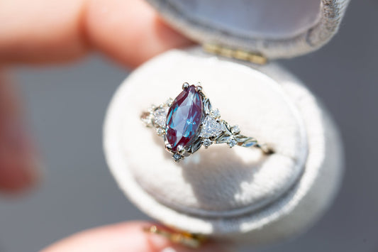 [Oramore Jewelry]Briar rose three stone with marquise alexandrite