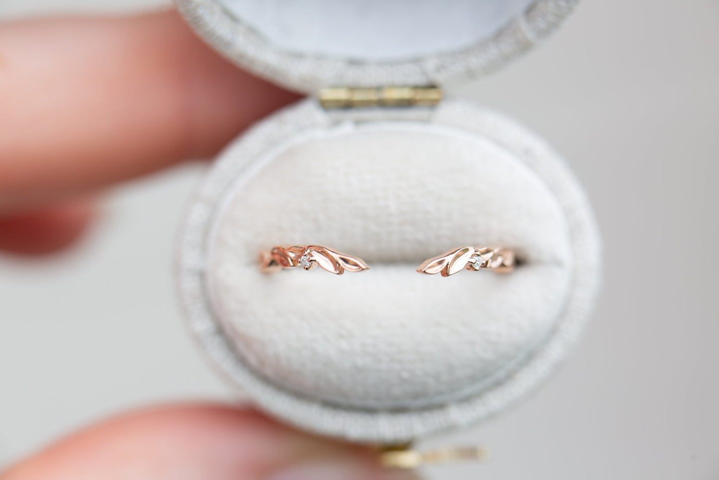 [Oramore Jewelry]Open leaf diamond wedding band