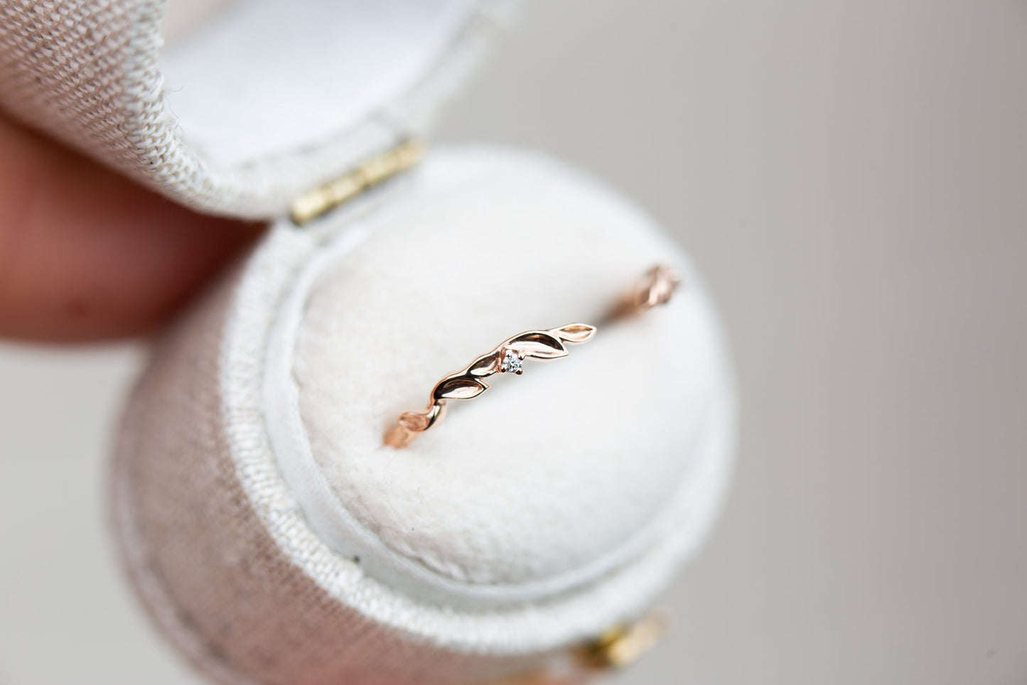 [Oramore Jewelry]Open leaf diamond wedding band