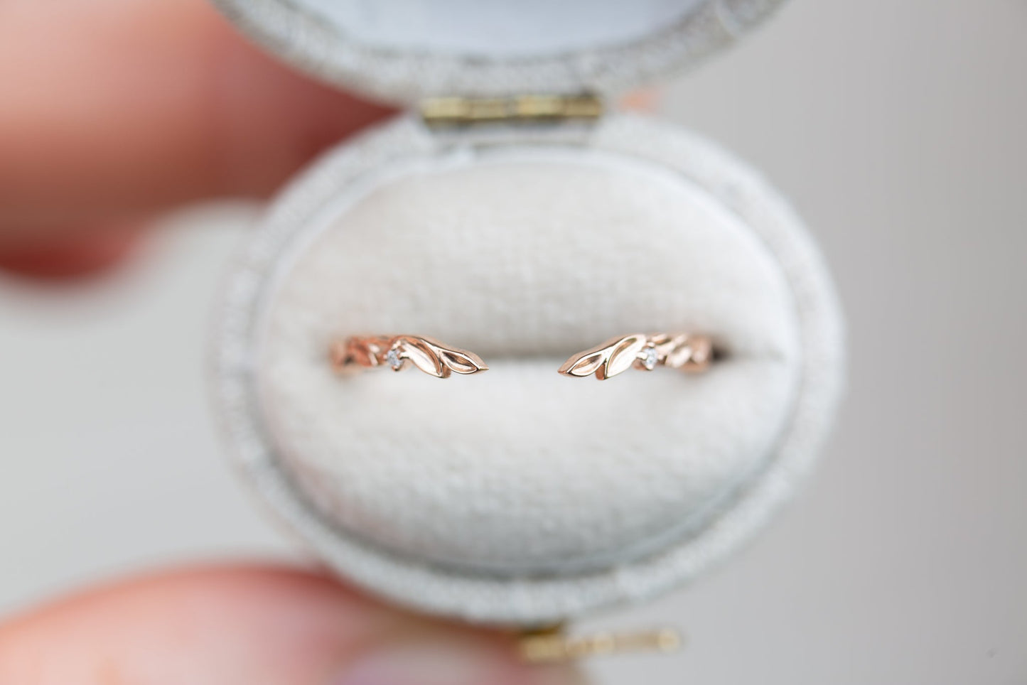 [Oramore Jewelry]Open leaf diamond wedding band
