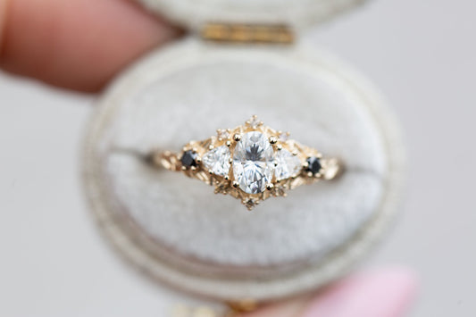 [Oramore Jewelry]Briar rose five stone with moissanite and black diamonds
