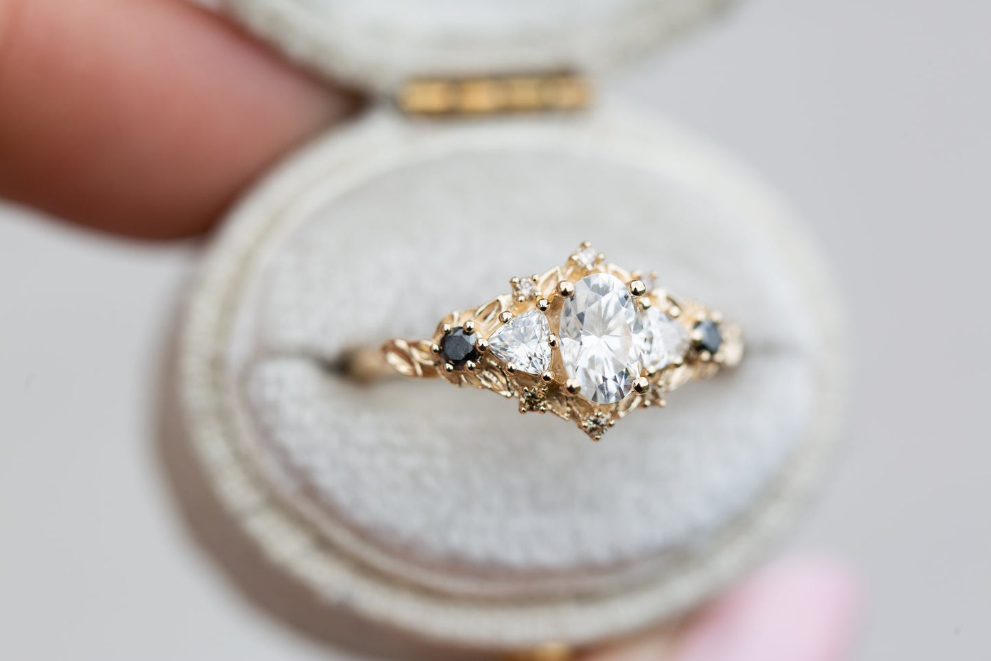 [Oramore Jewelry]Briar rose five stone with moissanite and black diamonds
