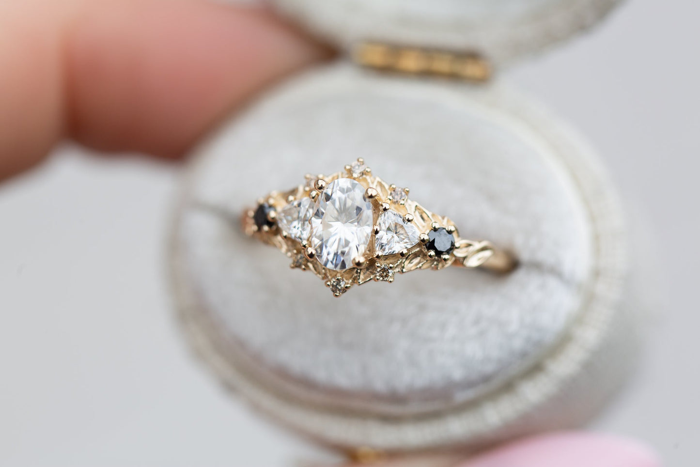 [Oramore Jewelry]Briar rose five stone with moissanite and black diamonds