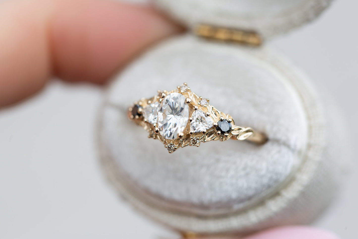[Oramore Jewelry]Briar rose five stone with moissanite and black diamonds