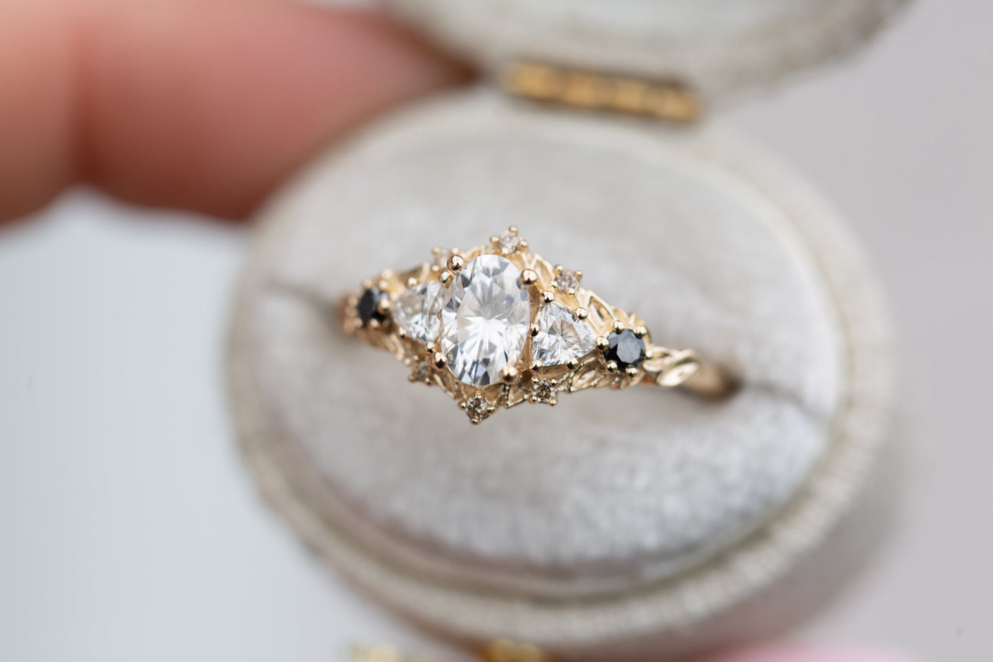 [Oramore Jewelry]Briar rose five stone with moissanite and black diamonds