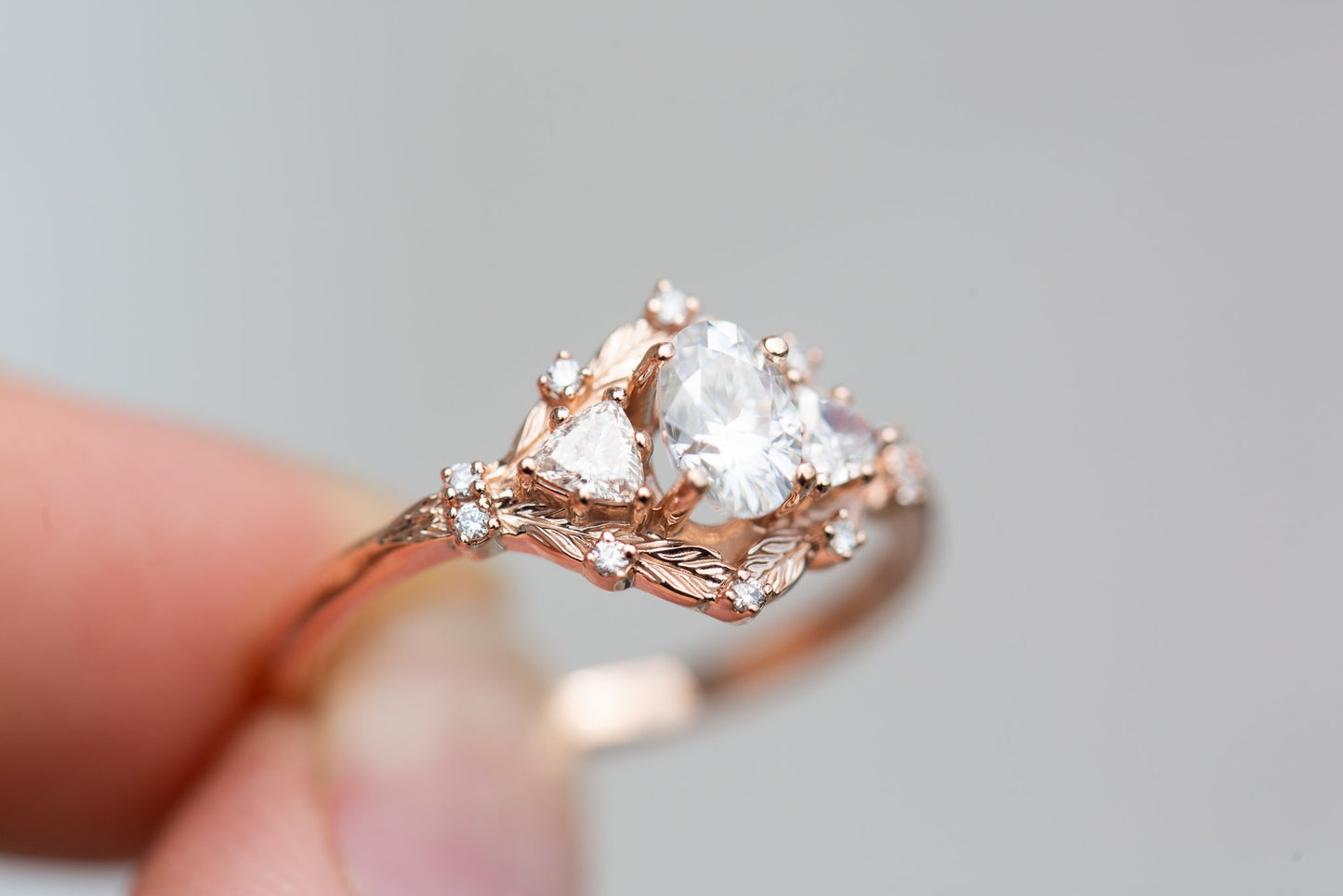 [Oramore Jewelry]Woodland three stone with 6x4mm oval moissanite