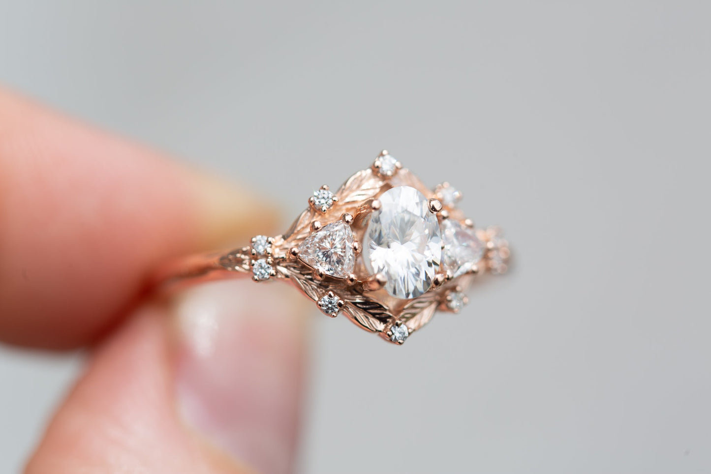 [Oramore Jewelry]Woodland three stone with 6x4mm oval moissanite