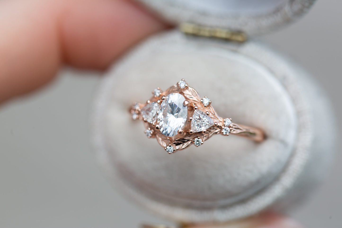 [Oramore Jewelry]Woodland three stone with 6x4mm oval moissanite