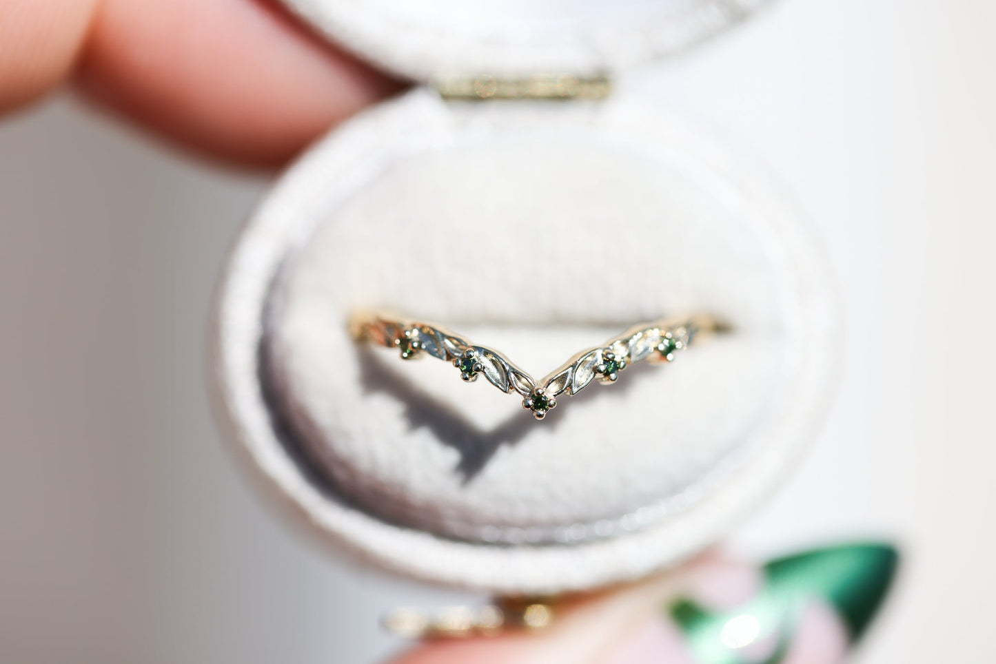 [Oramore Jewelry]Chevron leafy diamond wedding band