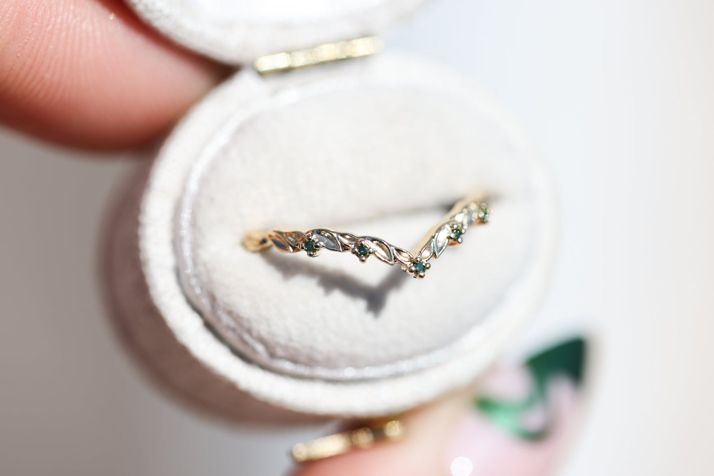 [Oramore Jewelry]Chevron leafy diamond wedding band