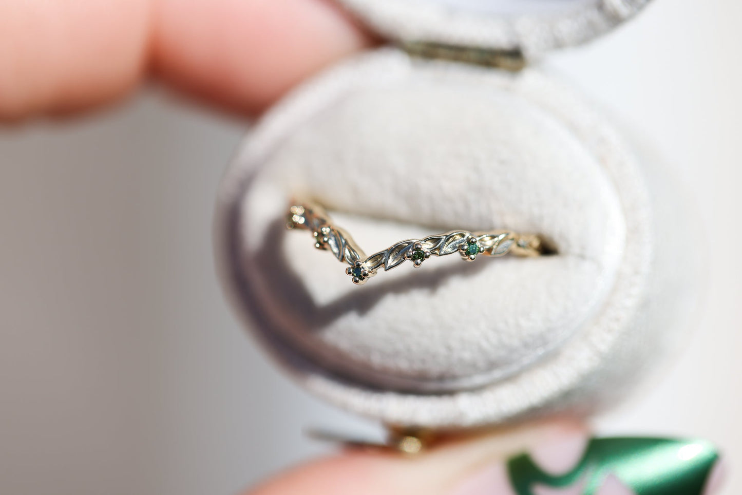 [Oramore Jewelry]Chevron leafy diamond wedding band