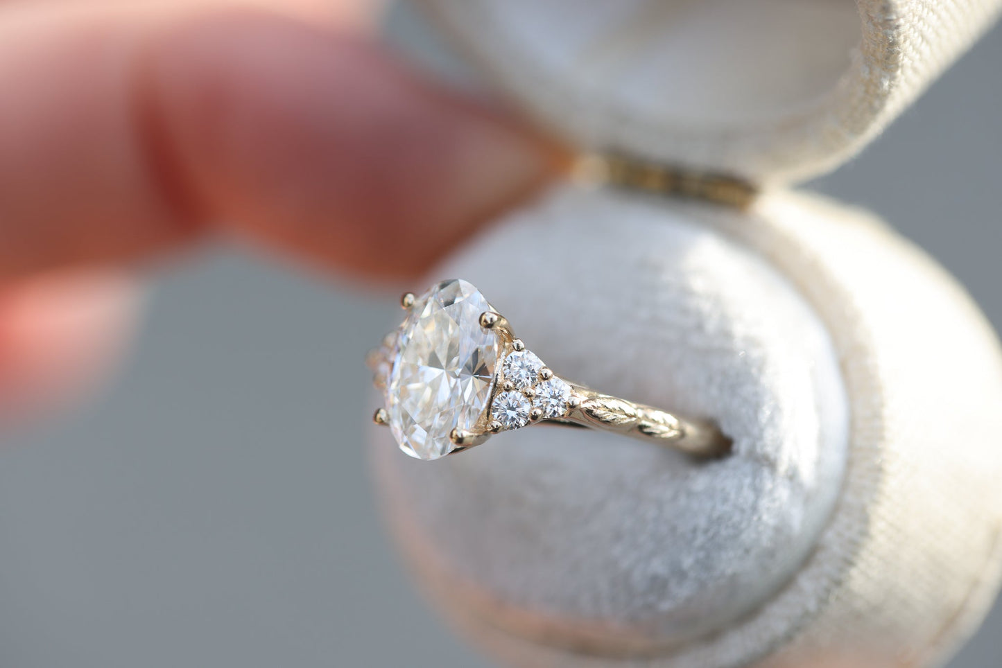 [Oramore Jewelry]Seraphina setting with 1.6ct Oval Lab Diamond