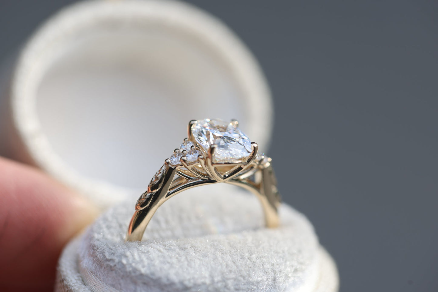 [Oramore Jewelry]Seraphina setting with 1.6ct Oval Lab Diamond