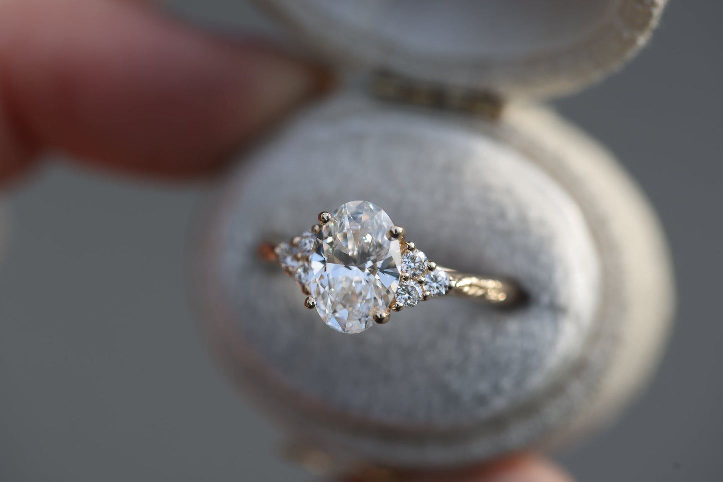 [Oramore Jewelry]Seraphina setting with 1.6ct Oval Lab Diamond
